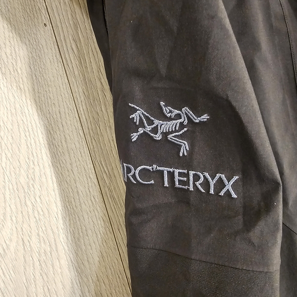 Arc'teryx Men's  Black  Bib Ski Pants - Picture 4 of 11
